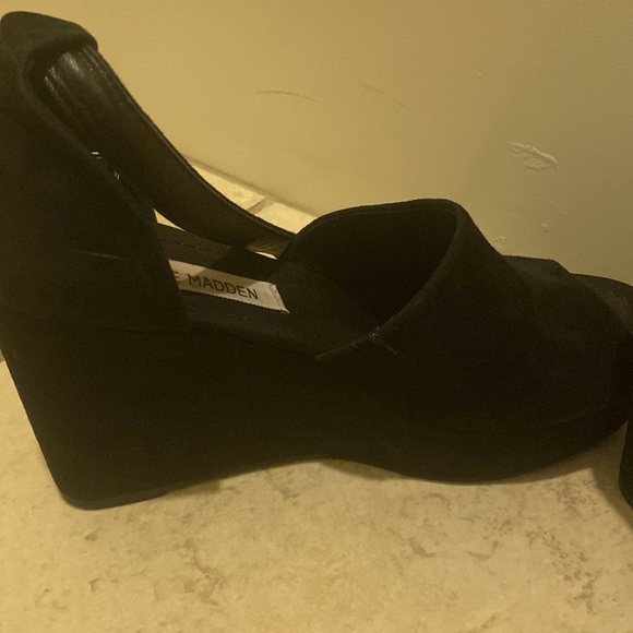 Pre-loved Steve Madden black suede high heels - Picture 4 of 5